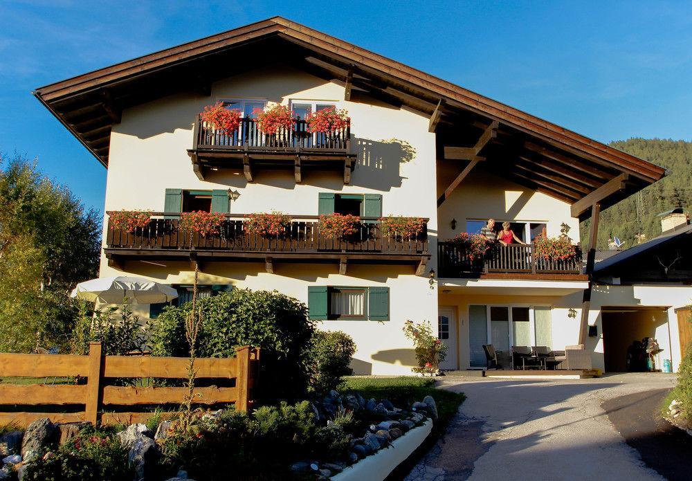 Alpenlandhaus Menardi เซเฟลด์ อิน ทิโรล ภายนอก รูปภาพ