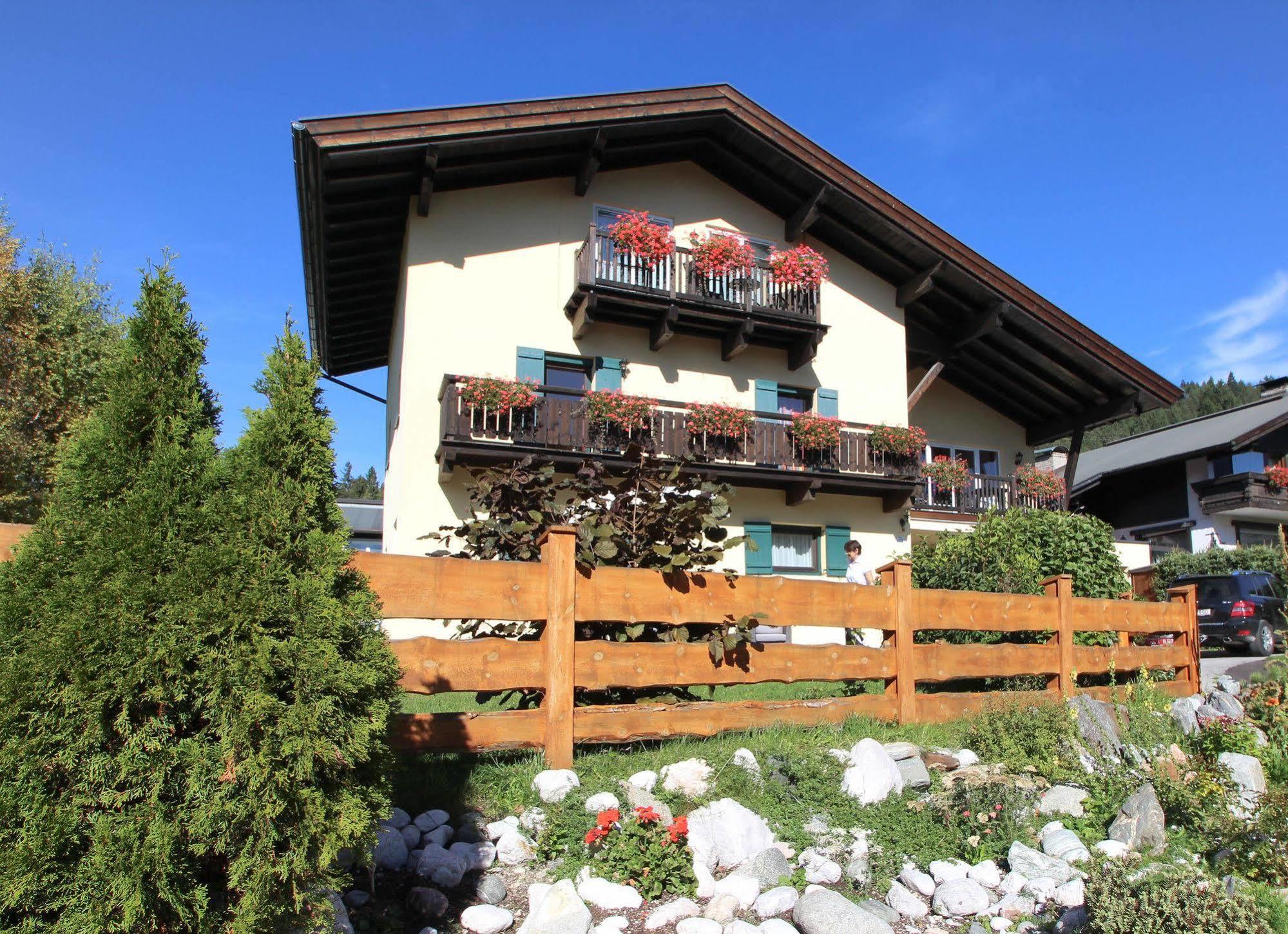 Alpenlandhaus Menardi เซเฟลด์ อิน ทิโรล ภายนอก รูปภาพ