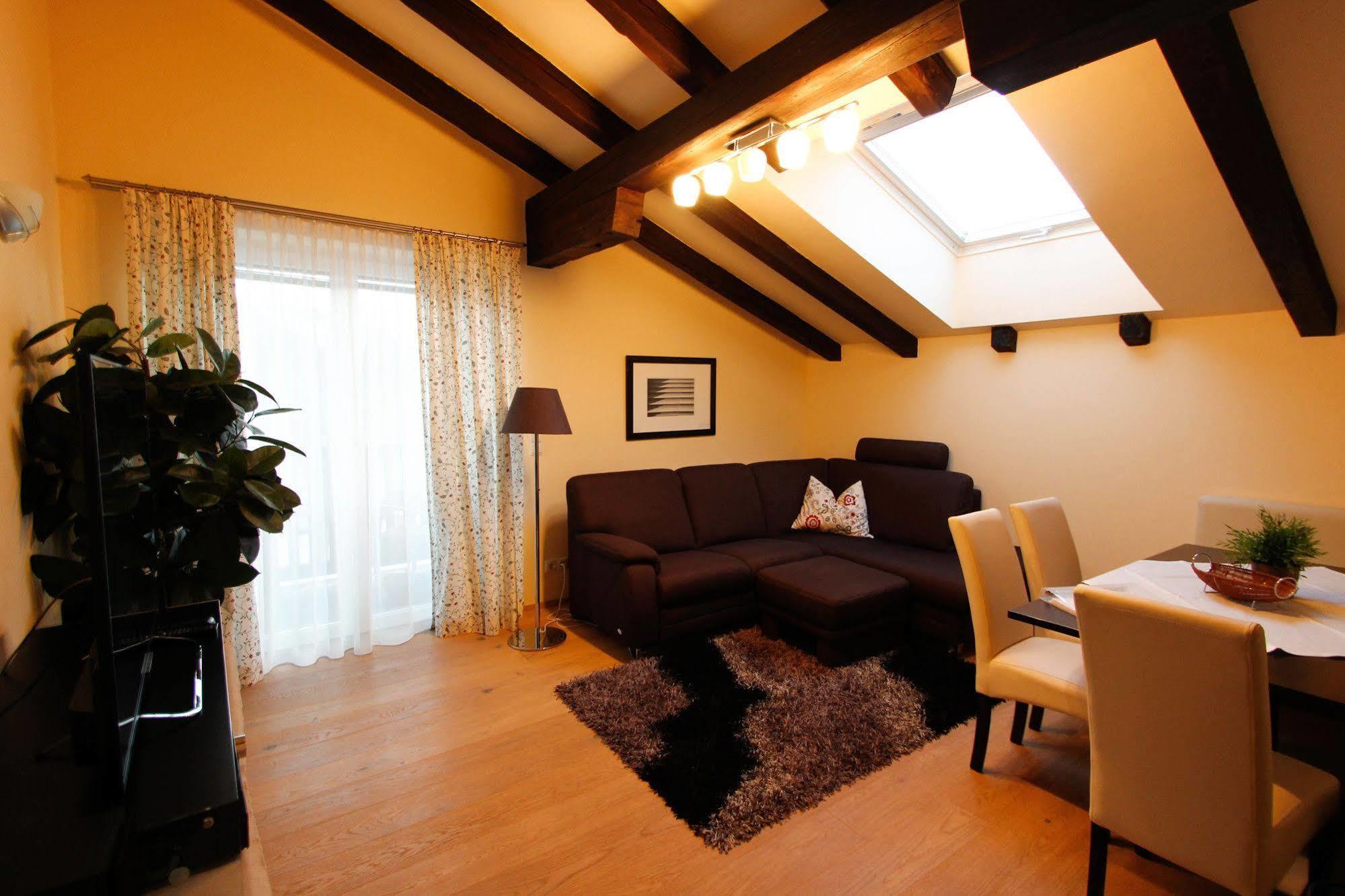 Alpenlandhaus Menardi เซเฟลด์ อิน ทิโรล ภายนอก รูปภาพ