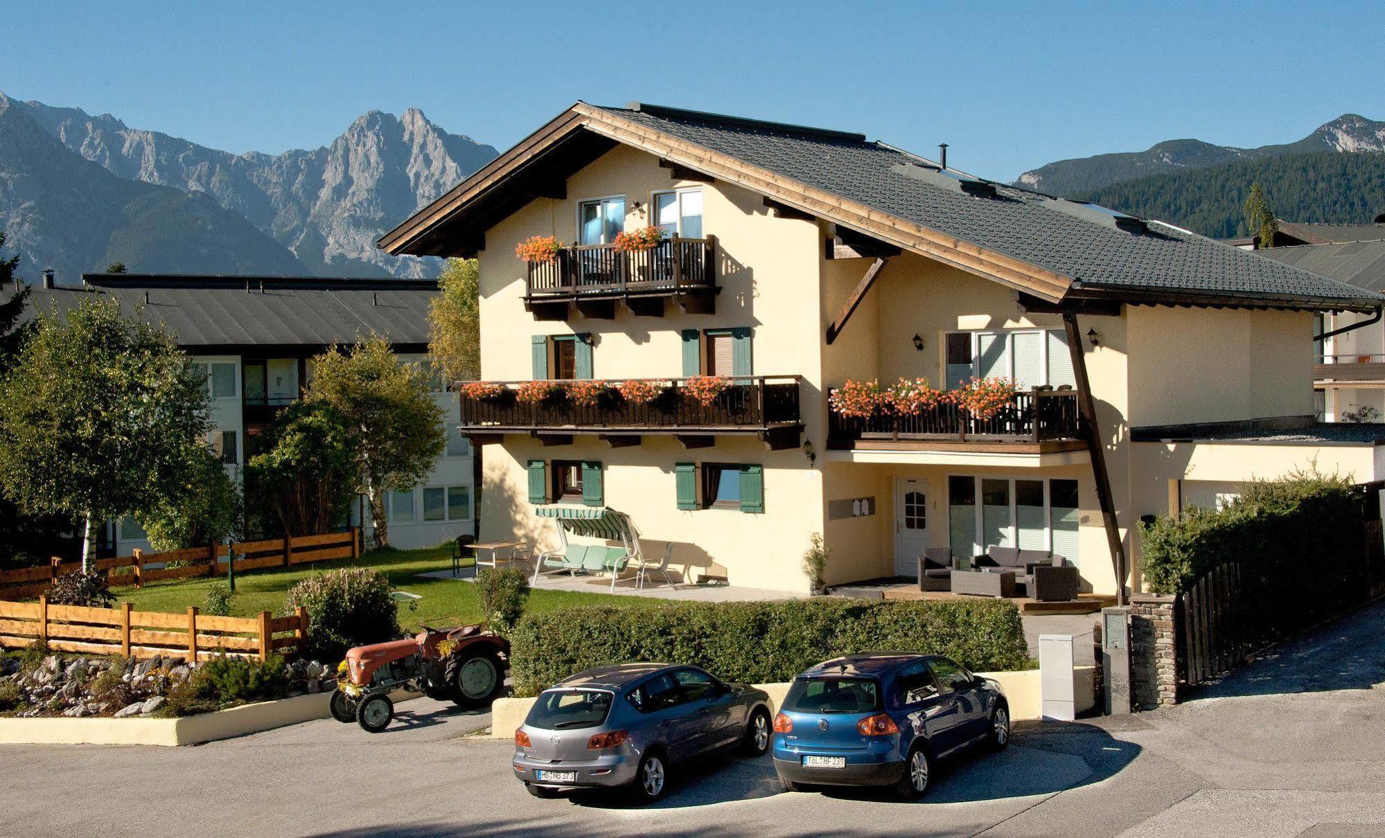 Alpenlandhaus Menardi เซเฟลด์ อิน ทิโรล ภายนอก รูปภาพ